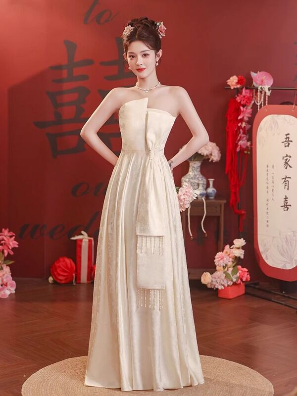 中国風の乾杯ドレスブライダル宴会ドレス 2025 新しいスタイルのドレッシングガウン女性の結婚式の婚約ドレスホームカミング|undefined