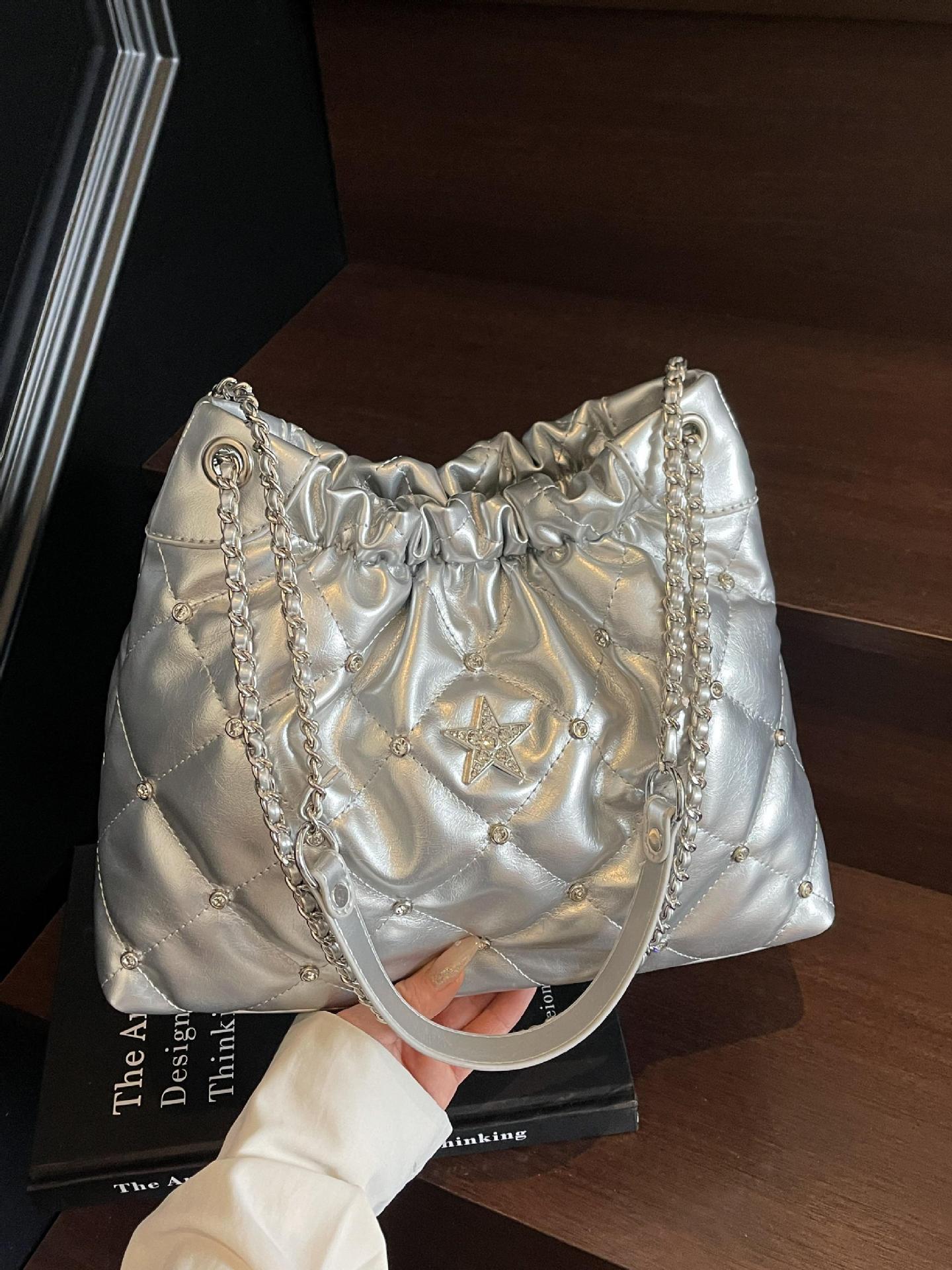 Venta caliente transfronteriza bolso de cubo de cadena de diamantes para mujer 2025 nuevo bolso de hombro casual de todo fósforo bolso de alta capacidad
