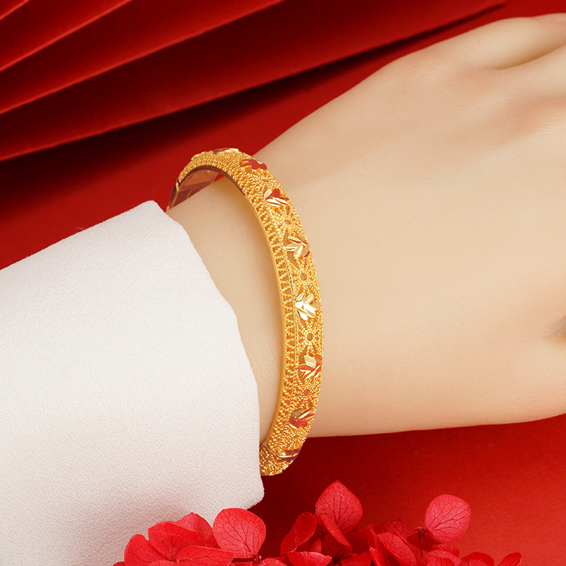 Oro hueco-hacia fuera pulsera de seda estilo Palacio aleación chapado en oro hebilla pulsera mujer boda retro tallado durante mucho tiempo no se desvanece