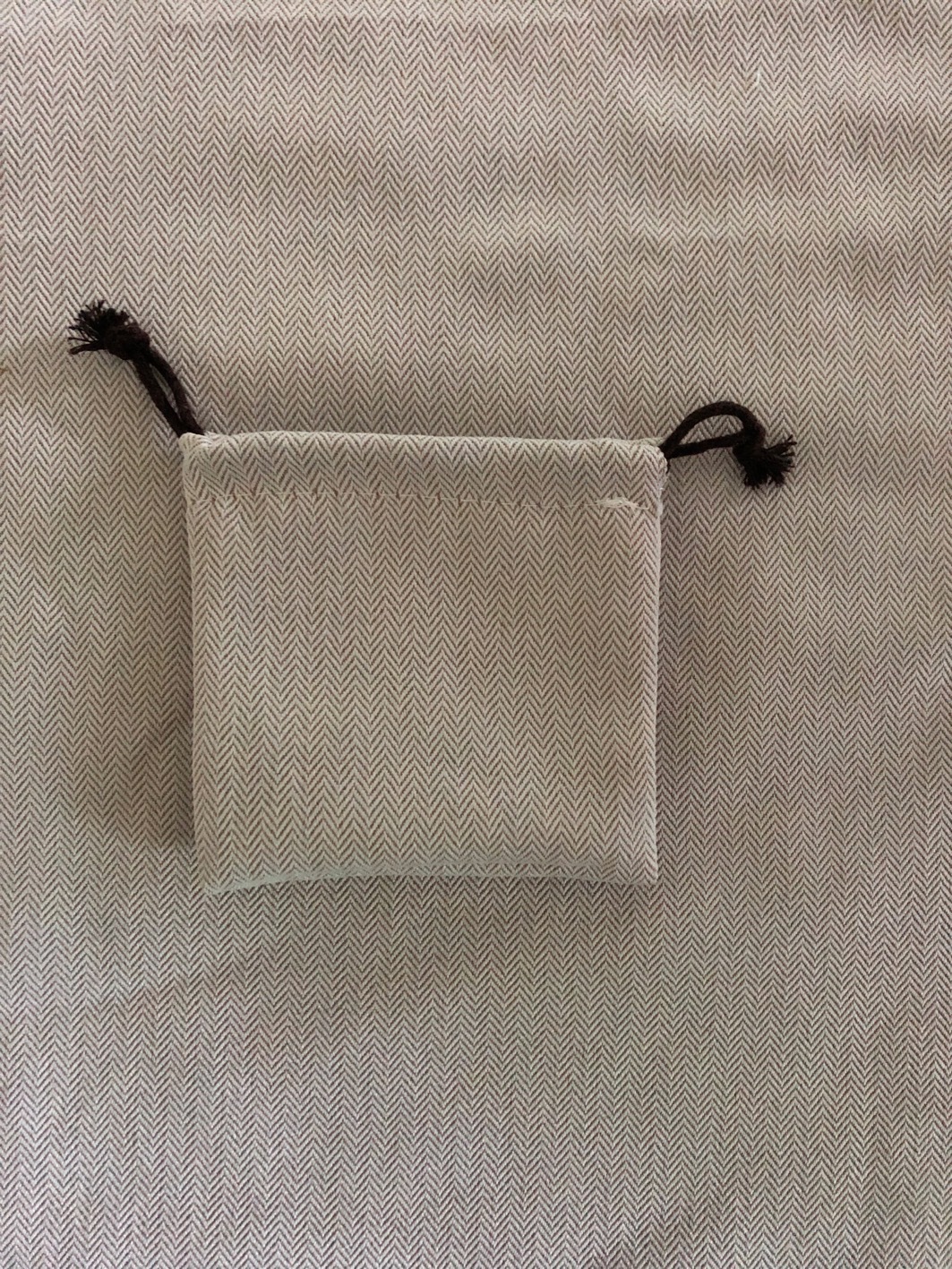 Cerradura 9*9cm; gris; tela en espiga