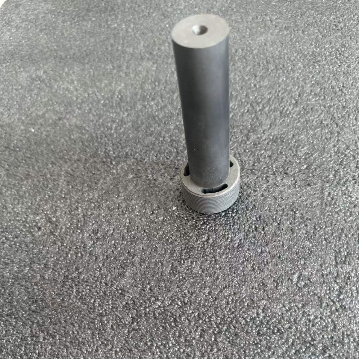 Производители графита, золото и серебро, алюминиевые слитки, обработка и проверка деталей специальной формы, быстрота, высокая термостойкость, коррозионная стойкость и короткие сроки доставки.