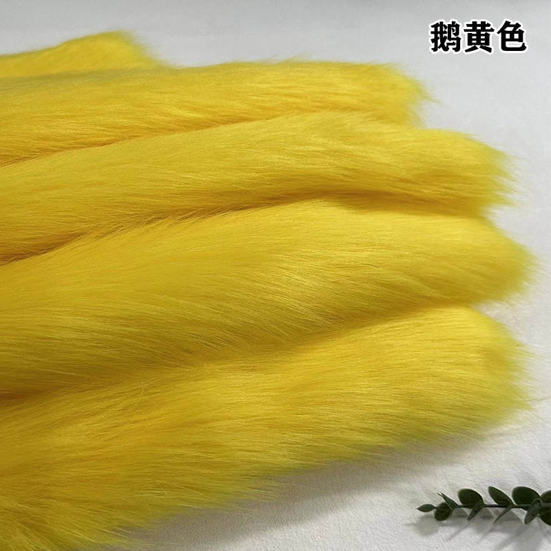 鹅黄色