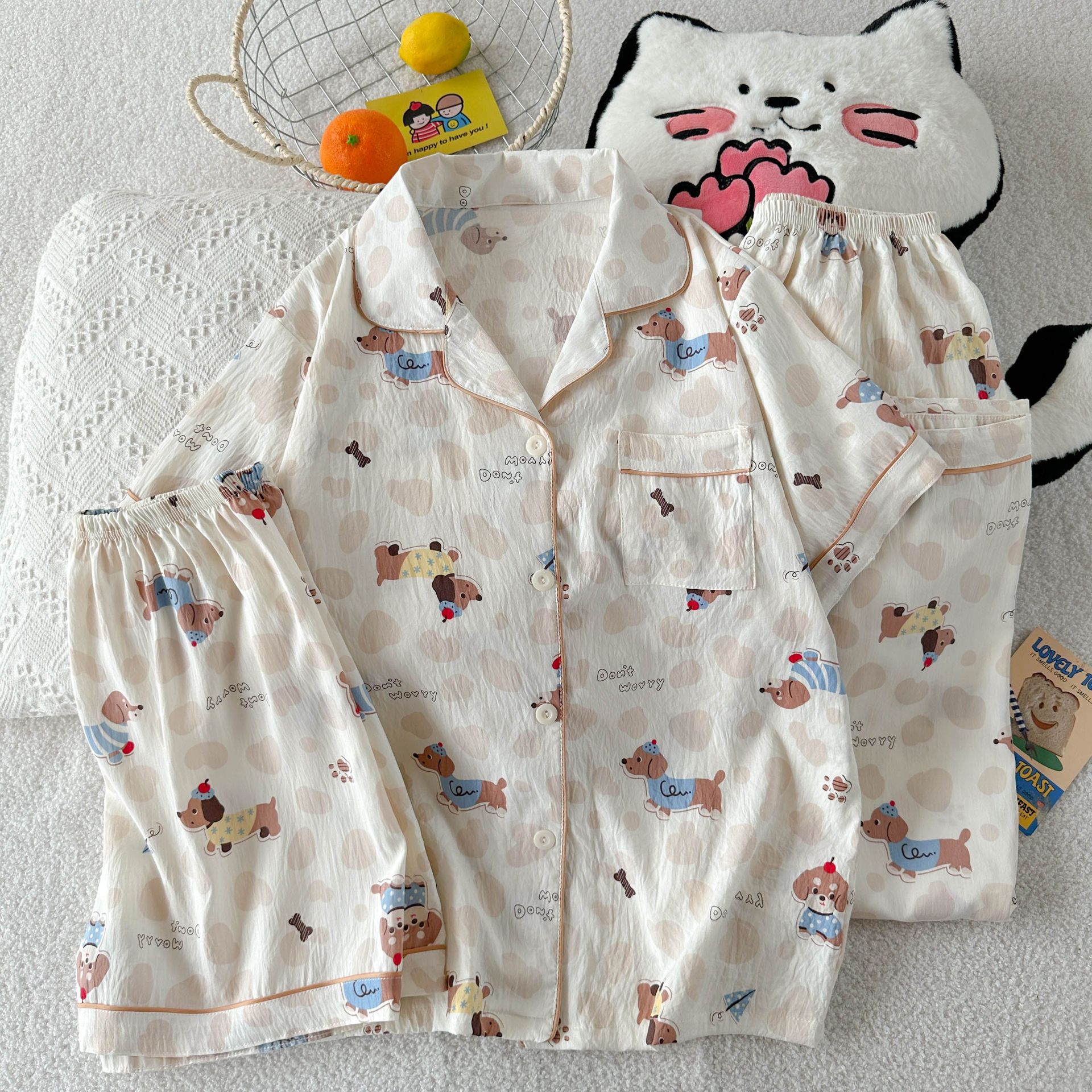 Al por mayor transfronterizo nuevo pijama de mujer tres piezas cardigan con solapa mangas cortas pantalones cortos KT gato dibujos animados cubierta de ropa doméstica