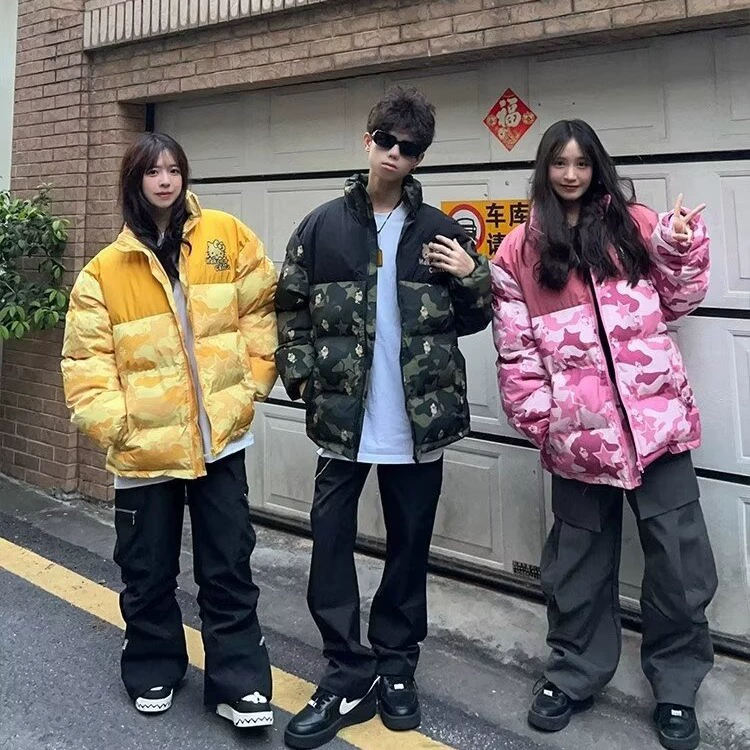 Национальный прилив американский камуфляж Hello Kitty Color Color хлопчатобумажная одежда для мужчин и женщин зимой утолщенная теплая хлебная одежда для пар пальто