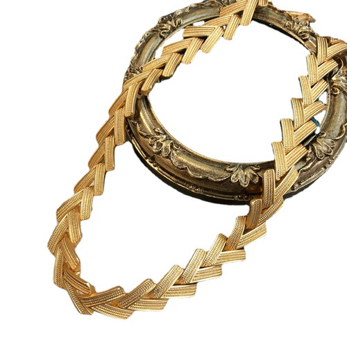 Retro palace electroplated real gold necklace medieval Western V-shaped necklace bracelet set