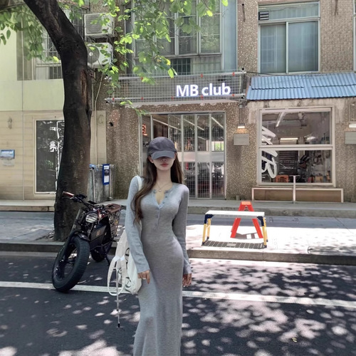 [Original Recipe] Autumn/Winter Long-Sleeve Sheath Body-Sculpting Dress with a Stylish Design—Yellow Hue That Brightens the Skin, Perfect as an Inner Layered Skirt