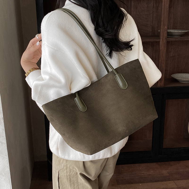 Matte large-capacity tote bag for women, 2026 new model, high-end commuter handbag, shoulder bag, large underarm bag, cross-border