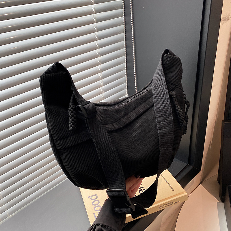 Bolsa de bolsillo de mujer bolso de viaje de gran capacidad 2024 nuevo invierno de terciopelo japonés bolso de hombro casual