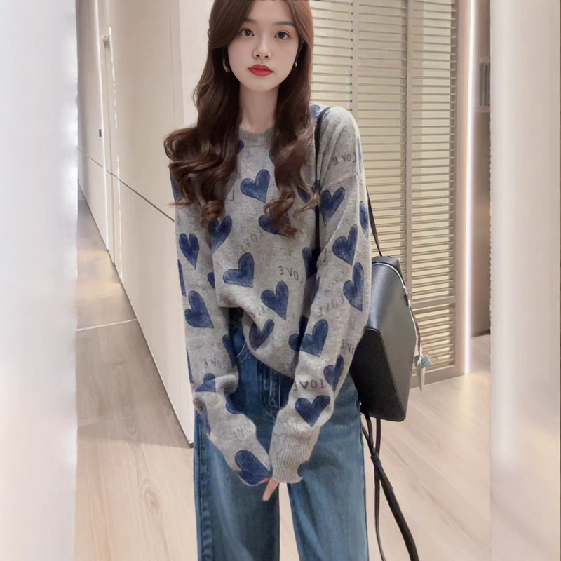 Lazy Style Loose-Fitting Knit Sweater with a Youthful Vibe, Pullover Design with Heart Lettering, Women's Sweater Top Lazy Style Loose-Fitting Knit Sweater with a Youthful Vibe, Pullover Design with Heart Lettering, Women's Sweater Top