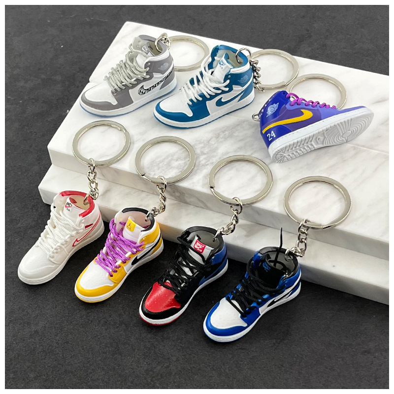 Lakers Basketball Shoes Keychain Gift Kobe Curry James 3D Shoes Model Keychain Backpack Pendant Lakers Basketball Shoes Keychain Gift Kobe Curry James 3D Shoes Model Keychain Backpack Pendant