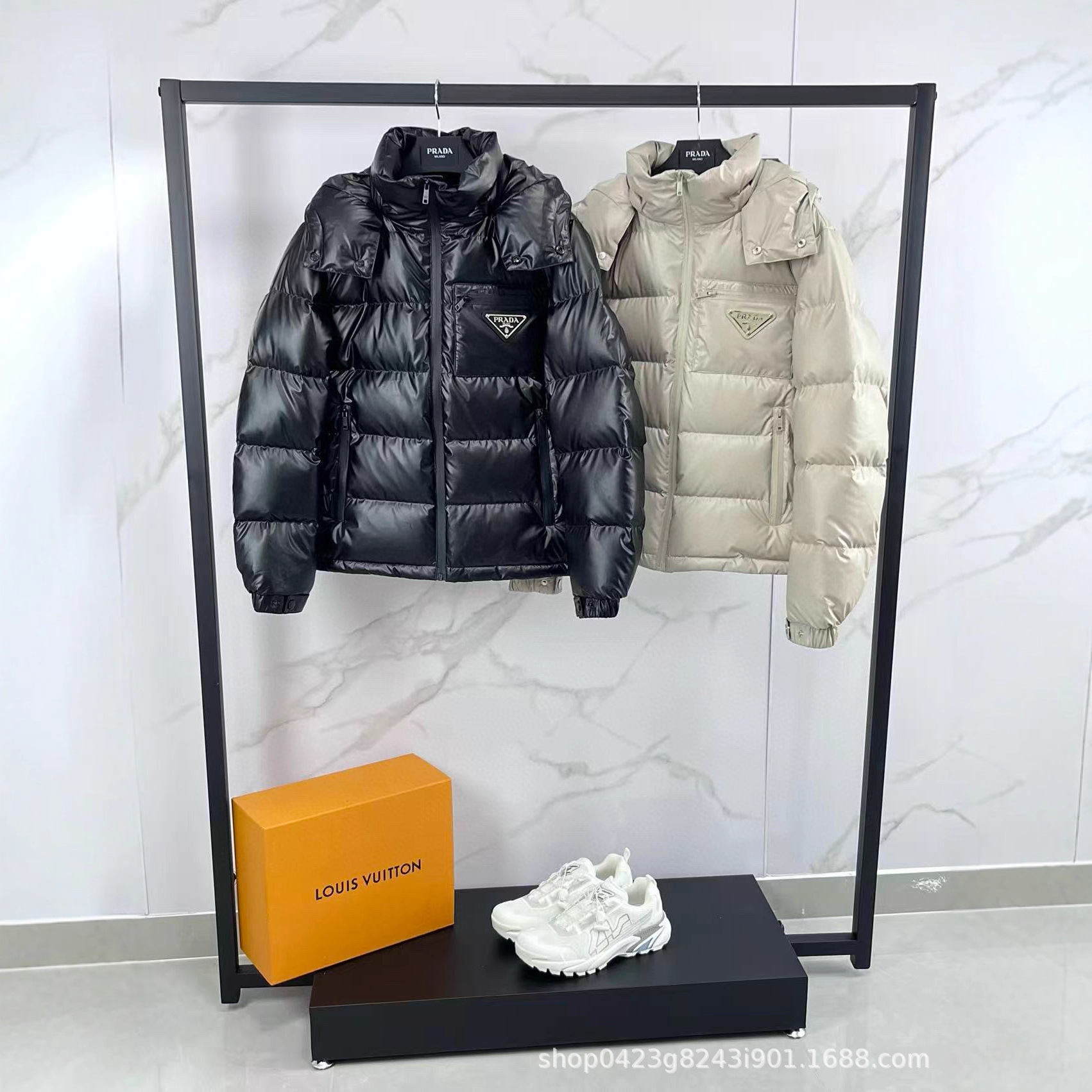 高版本 P家新款拉链口袋饰三角标连帽时尚鹅绒羽绒服男女同款外套