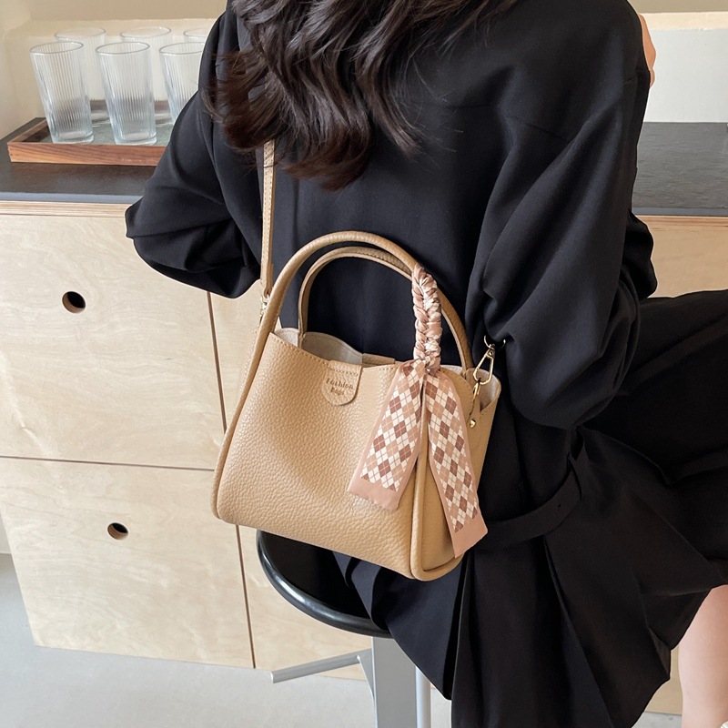 Bolso de Mano para Mujer, Estilo 2025, de Alta Gama, Simple, Moderno, Bolso de Hombro Coreano, Versátil y Popular, Tipo Cubo