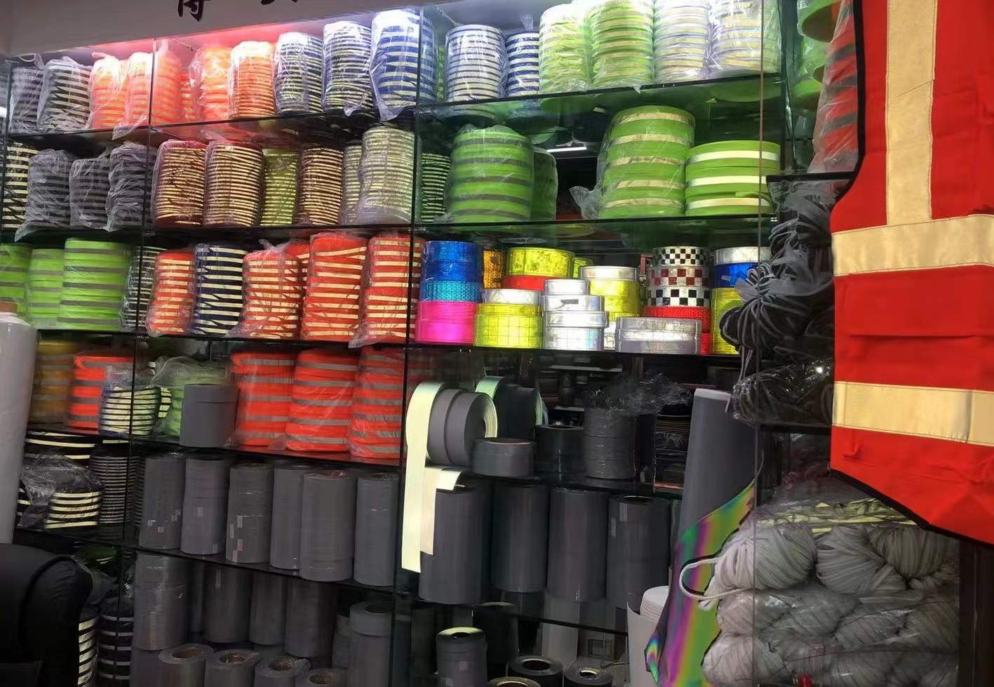 Fabricante mayorista de tiras reflectantes fluorescentes verdes de alta luminosidad, accesorios para prendas de vestir, tiras de tela fluorescente de advertencia y saneamiento, cintas reflectantes.