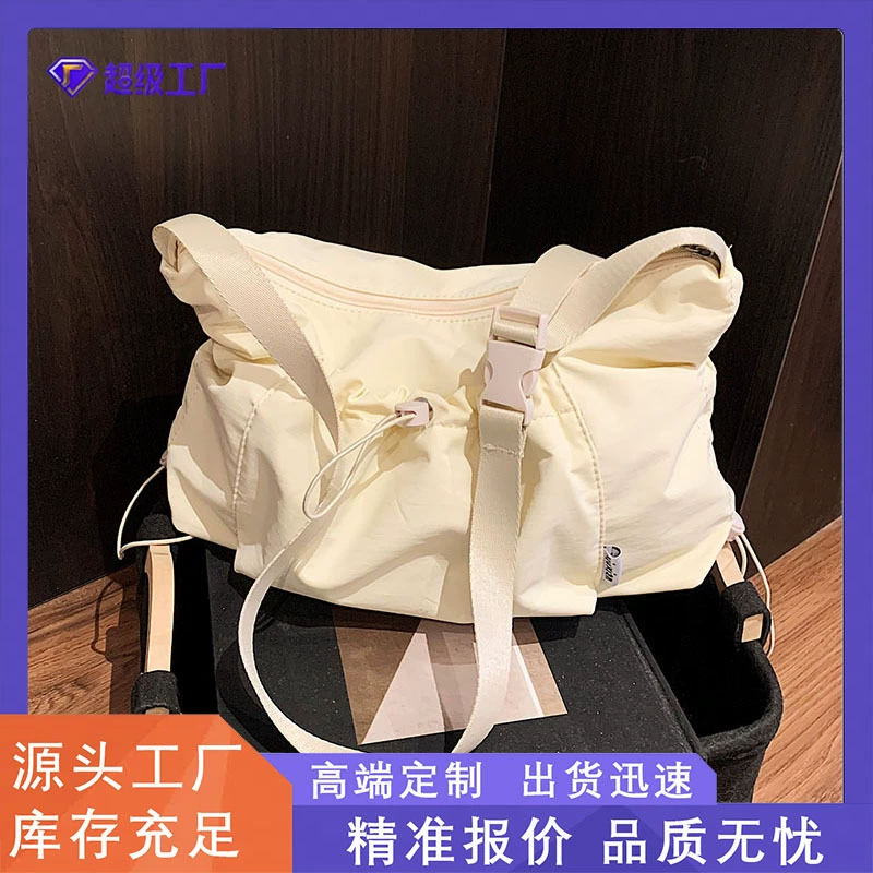 Новая сумка на одно плечо с плиссированной сумкой для работы на работе 2025 нишевый дизайн городского модного тренда