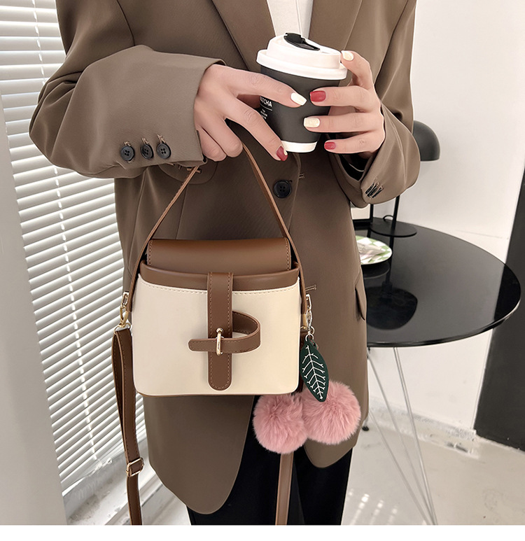 Women's Medium Pu Leather Color Block Fashion Square Magnetic Buckle Bucket Bag display picture 1