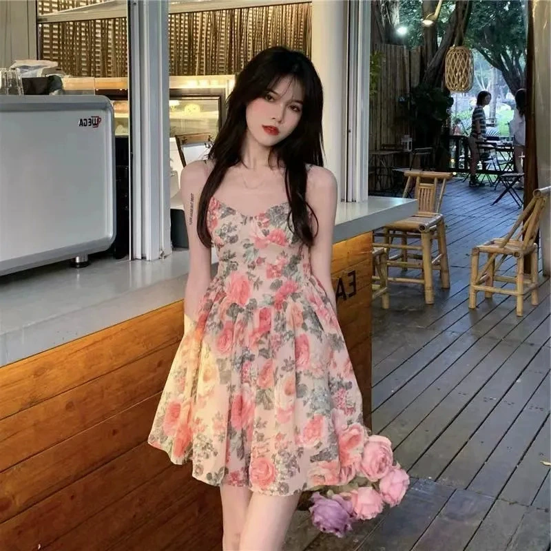 Элегантное утягивающее платье с высокой талией и цветочным принтом на тонких бретельках, весеннее и летнее французское миниатюрное новое короткое платье трапециевидной формы