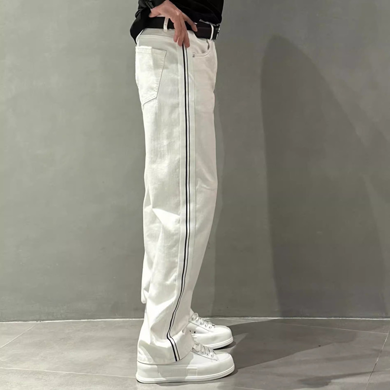 Pantaloni estivi sottili a gamba larga da uomo, pantaloni casual dritti con cuciture a righe, alla moda, jeans bianchi larghi da uomo, tendenza_voghion.com