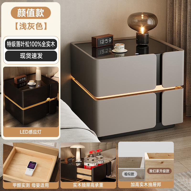 Escritorio de cabezal de cama inteligente dormitorio doméstico 2025 nuevo tipo de lujo ligero de madera sólida de alto nivel multifuncional dormitorio principal de alto valor de cara al lado de la cama gabinete