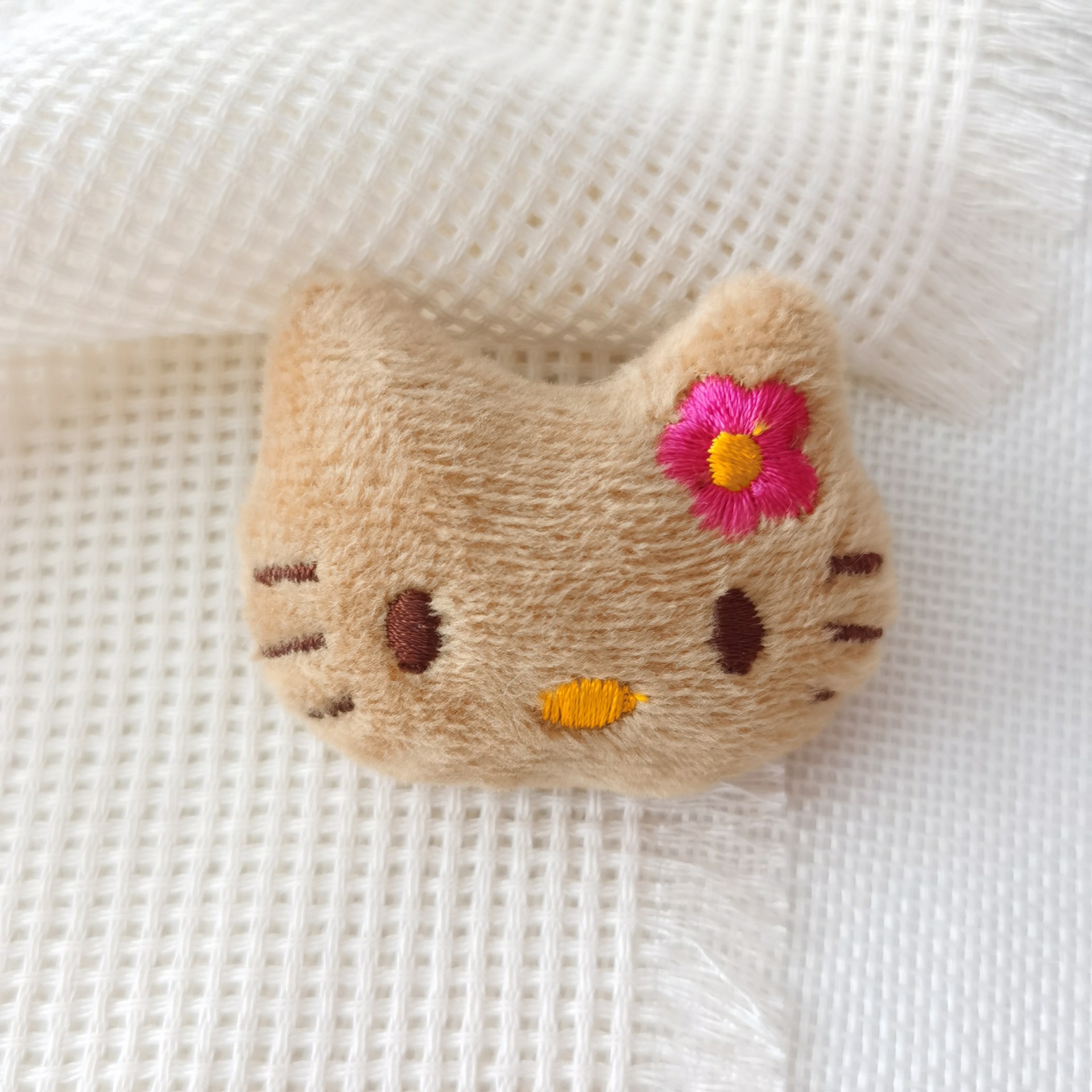 갈색 고양이 핑크 꽃
