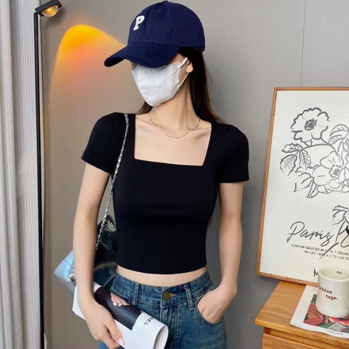 블랙 (사각 칼라와 노출된 배꼽을 가진 핫한 소녀들이 엄선한)