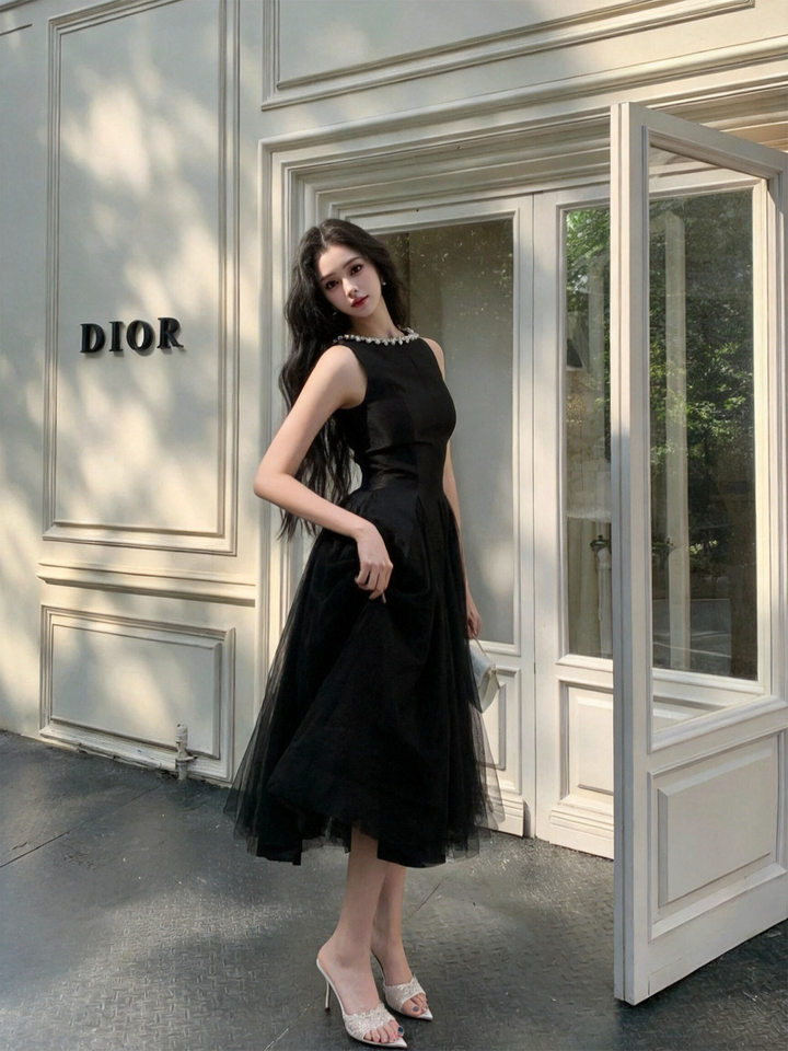 Đầm đen cổ tròn không tay eo thắt xòe lưới midi dự tiệc Pháp — đen