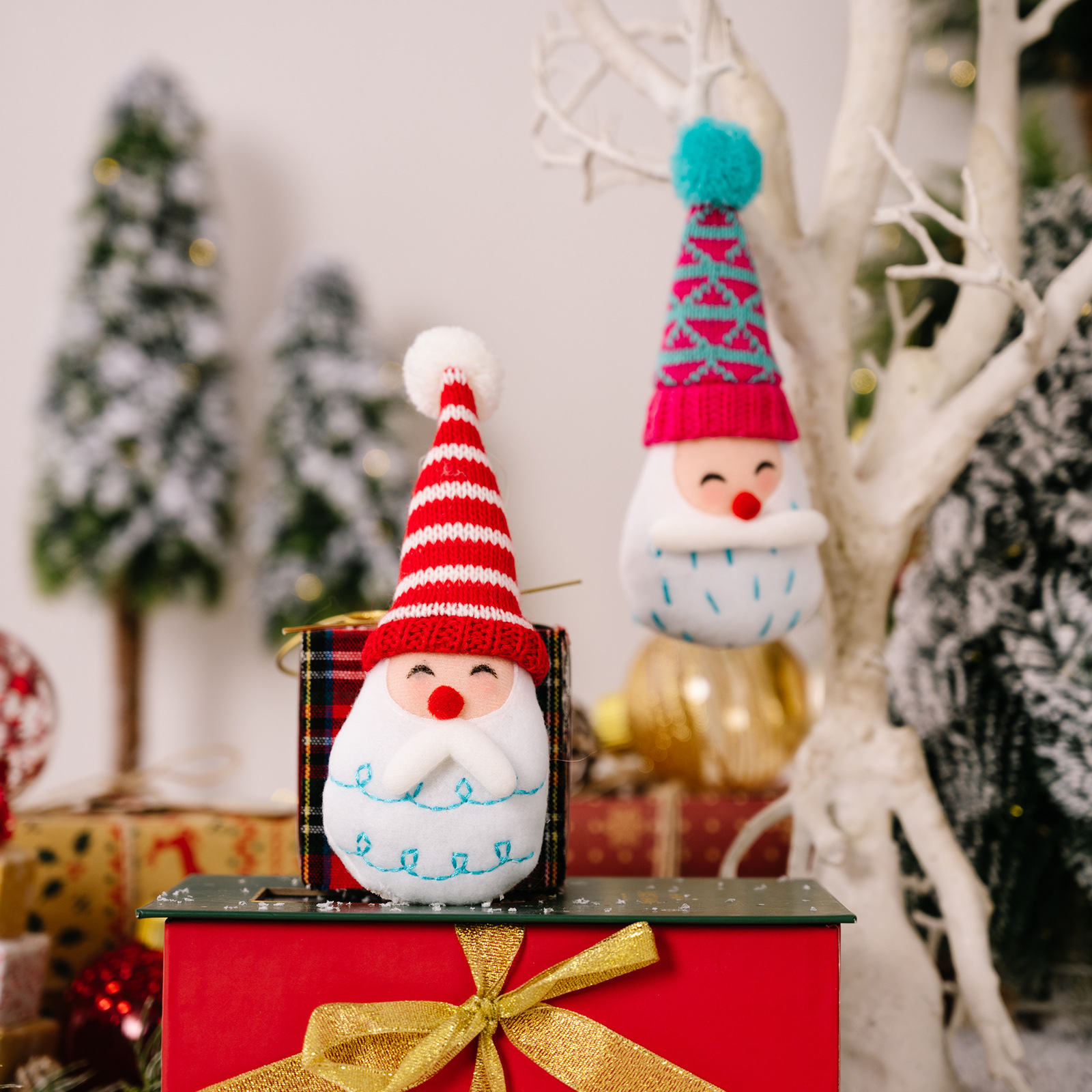 Maison & Jardin Nouvelles décorations de Noël Pendentif boule de fourrure rayée de dessin animé Pendentif chapeau pointu Pendentif tête de vieil homme Pendentif arbre de Noël_voghion.com
