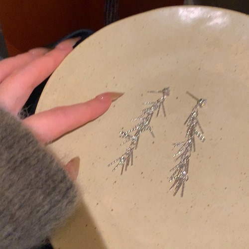 Wheat tassel earrings, feminine, high-end, light luxury, niche design earrings for women, 2024 new hot style earrings