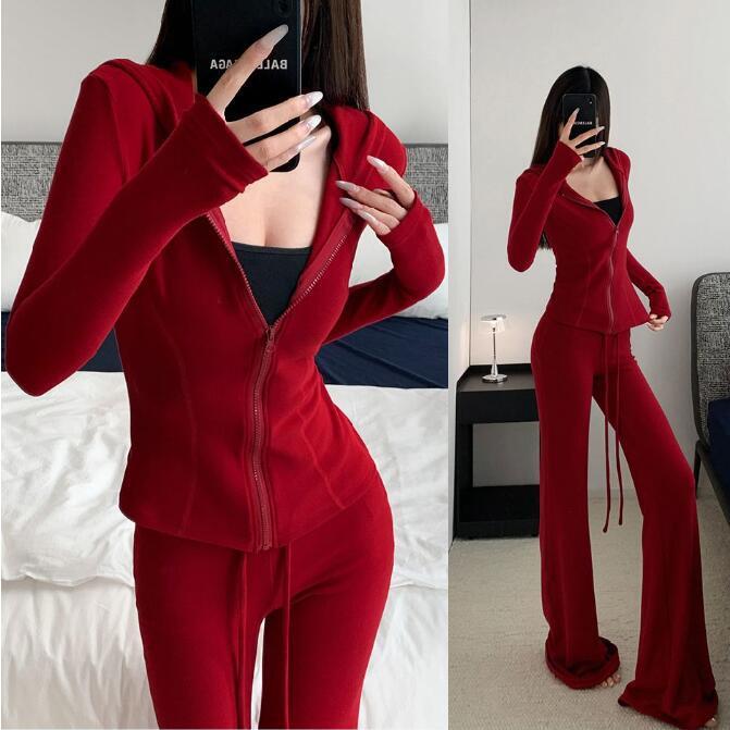 Lazy Person's Outfit: Autumn and Winter Slim-Fit Sports Two-Piece Set, Slimming Zipper Hooded Jacket, Slightly Flared Floor-Length Pants for Women Lazy Person's Outfit: Autumn and Winter Slim-Fit Sports Two-Piece Set, Slimming Zipper Hooded Jacket, Slightly Flared Floor-Length Pants for Women