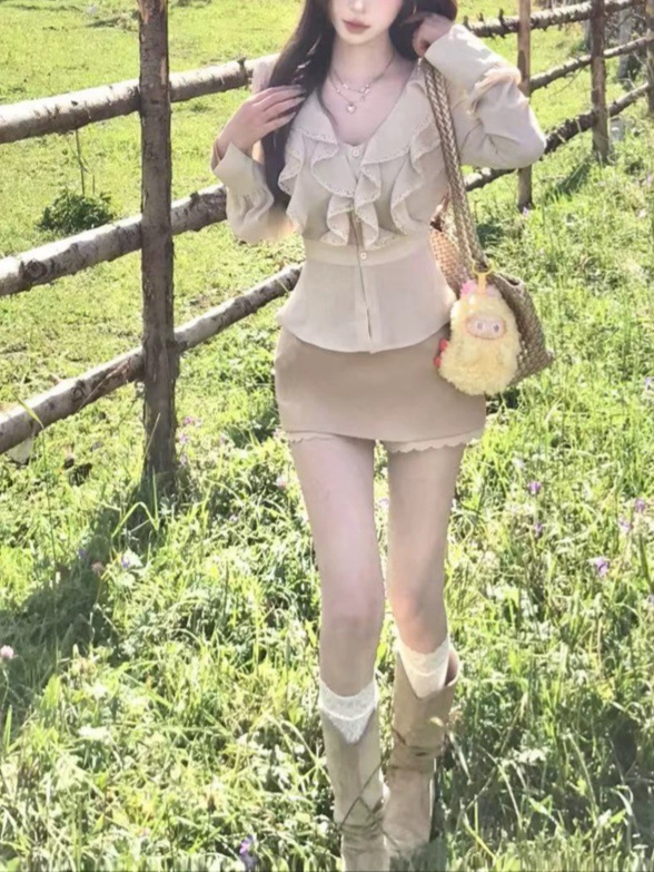 【梦游仙境】蕾丝荷叶边纯欲法式衬衫女秋季收腰短上衣|undefined
