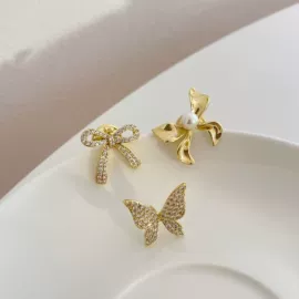 项链;耳环;耳钉