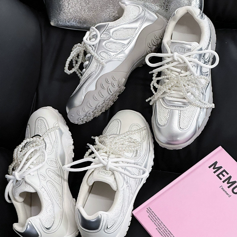 Кожаные маленькие белые туфли весна 2025 новые двойные шнурки Гаман обувь женская мода жемчуг повседневная дикая мокская обувь женская