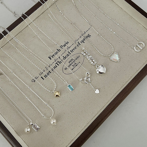 Blogger's same love pearl necklace for women, fashionable and non-fading clavicle chain, high-end niche versatile necklace