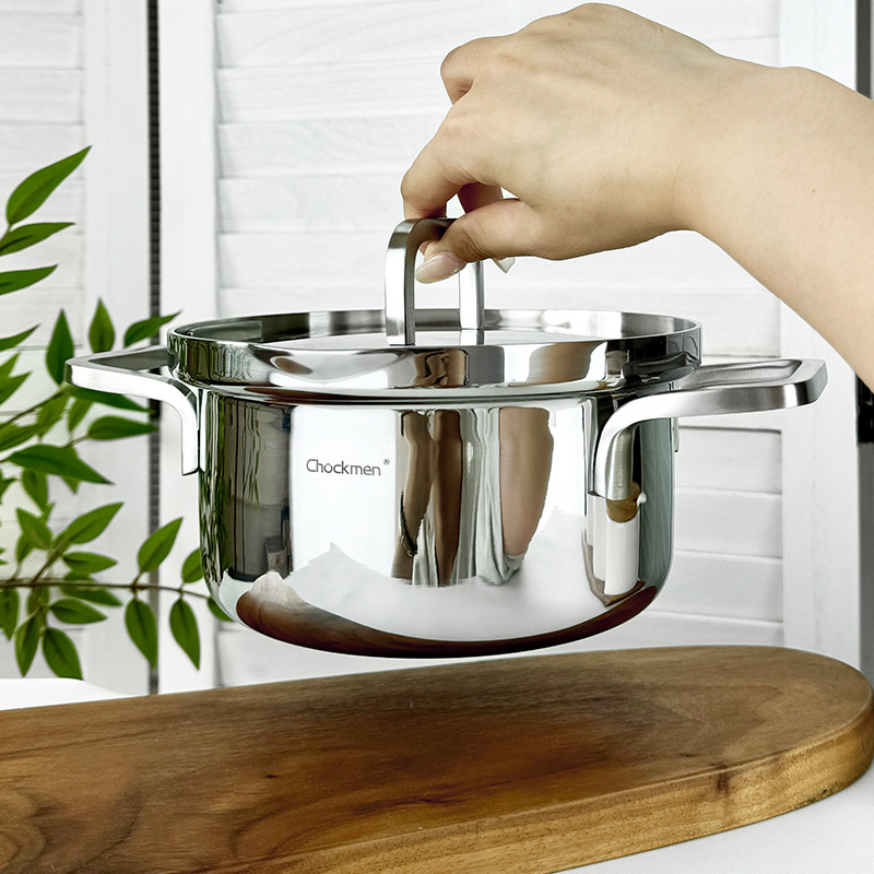 Chockmen Zhuo Deming 18 / 10 olla de acero inoxidable cubierta de acero giratoria 16cm pequeña olla de leche desviador