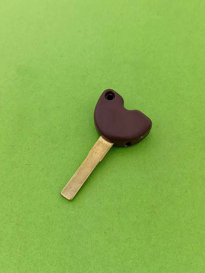 Suitable for Piaggio Motorcycle Keys, Universal for Piaggio 002 Tablet Mp3 Vespa Gts300