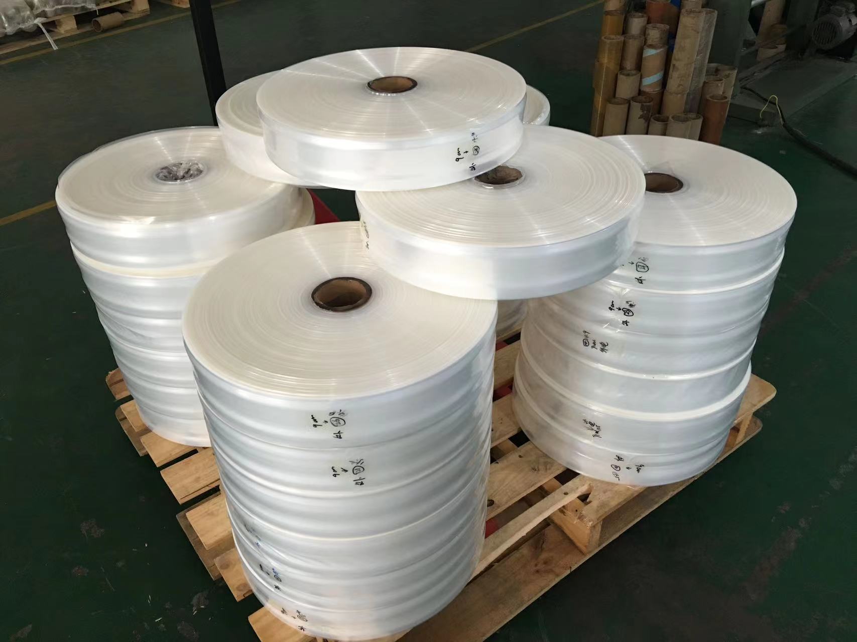 PE plano de alta presión espesado material de tubo transparente película de bobina larga a través de bolsa a prueba de polvo e impermeable embalaje industrial bolsa de PE