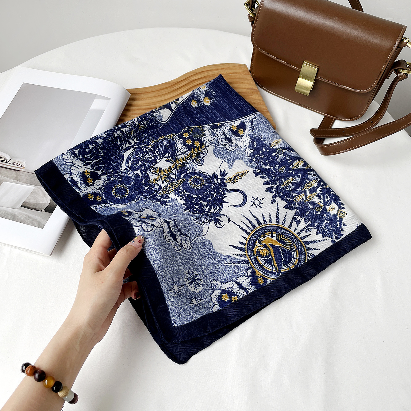 Rz6561 - botanical garden blue / 68*68cm