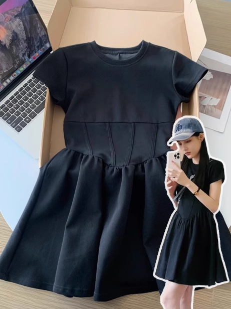 女性用ブラックフィッシュボーンAラインドレス、ハイエンドヘップバーンスタイル、年齢軽減2025夏ウエスト痩身デザインショートスカート|undefined