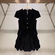 深圳南油高端女装2025秋季新复古优雅赫本收腰丝绒上衣外套女短款