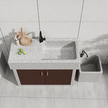 ������Ȼ������һ�wʯ�^ˮ��ͥԺ���@����ʯ�ϰѳ�����ϴ��̨ˮ��