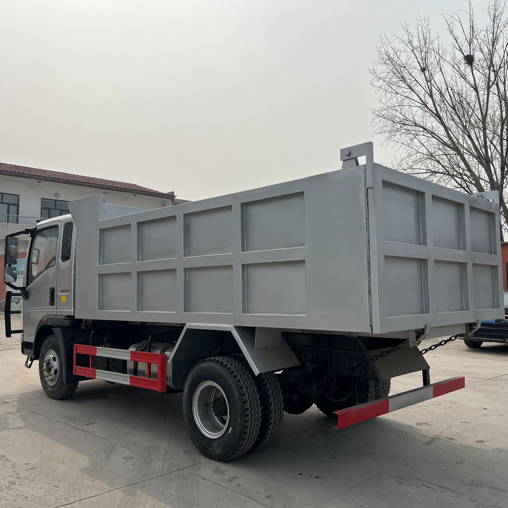 Cross-Border Supply of Small Howo Dump Trucks, 5-Ton Self-Loading Construction Transport Vehicles, Howo Light Trucks, 4X2 Small Dump Trucks