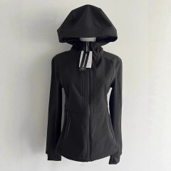 软壳冲锋衣女春秋外套2025新款收腰显瘦小个子户外上衣骑行服穿搭