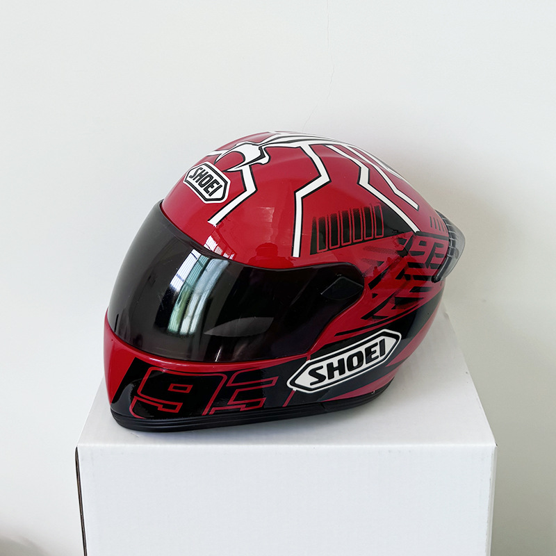 Motocicleta oso casco muñeca tensión oso gato afortunado motocicleta cola caja asiento trasero decoración modelo casco pequeño