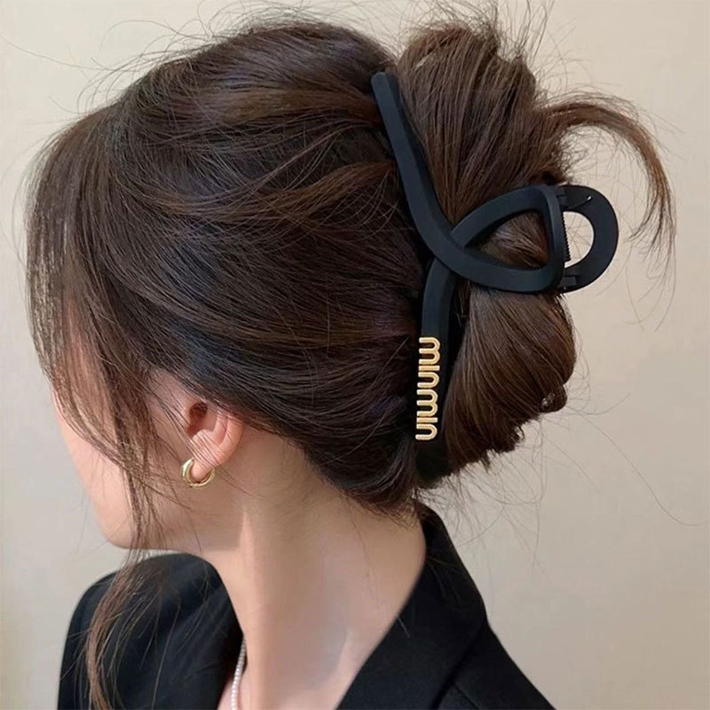 韓国のアクリルのヘアピンの女性の後頭部のヘアクリップの頭飾りネットの赤い真珠のクリップの気質の愛のサメのクリップ