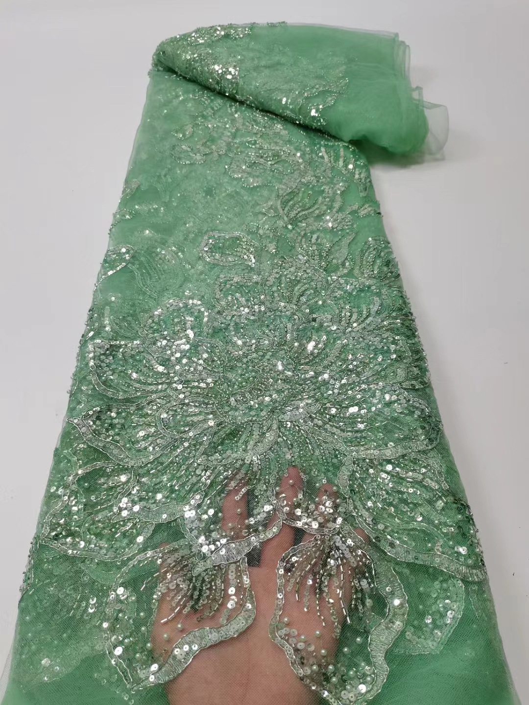 Diseño de moda europea y americana vestido de noche posicionamiento unilateral lentejuelas laminado bordado vestido largo tela de tubo de cuentas JX2423