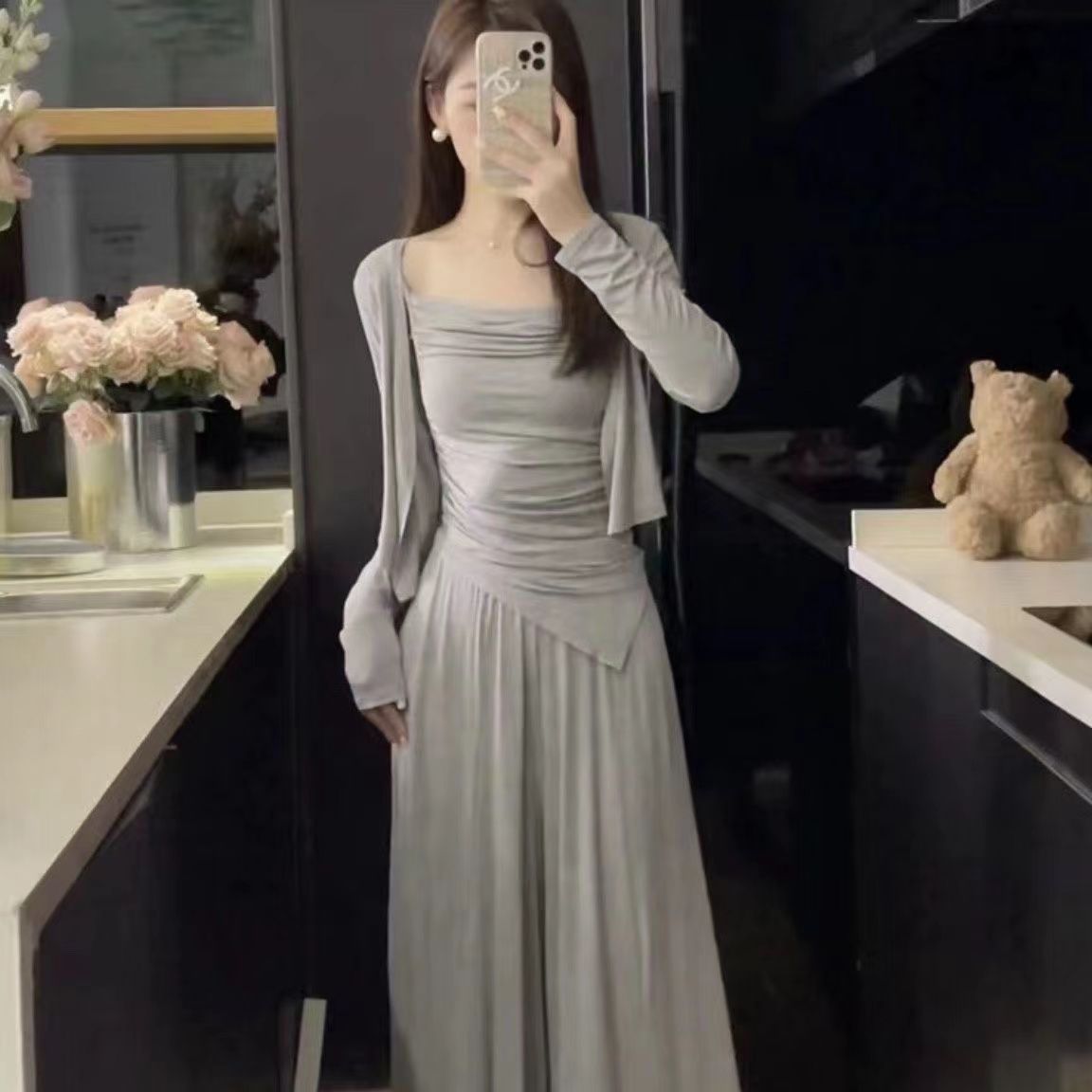 여성을 위한 레이지 캐주얼 슈트, 봄, 가을 새로운 스타일의 불규칙한 서스펜더 가디건, 하이웨이스트 바닥 길이 팬츠, 슬림하고 우아한 3피스 슈트