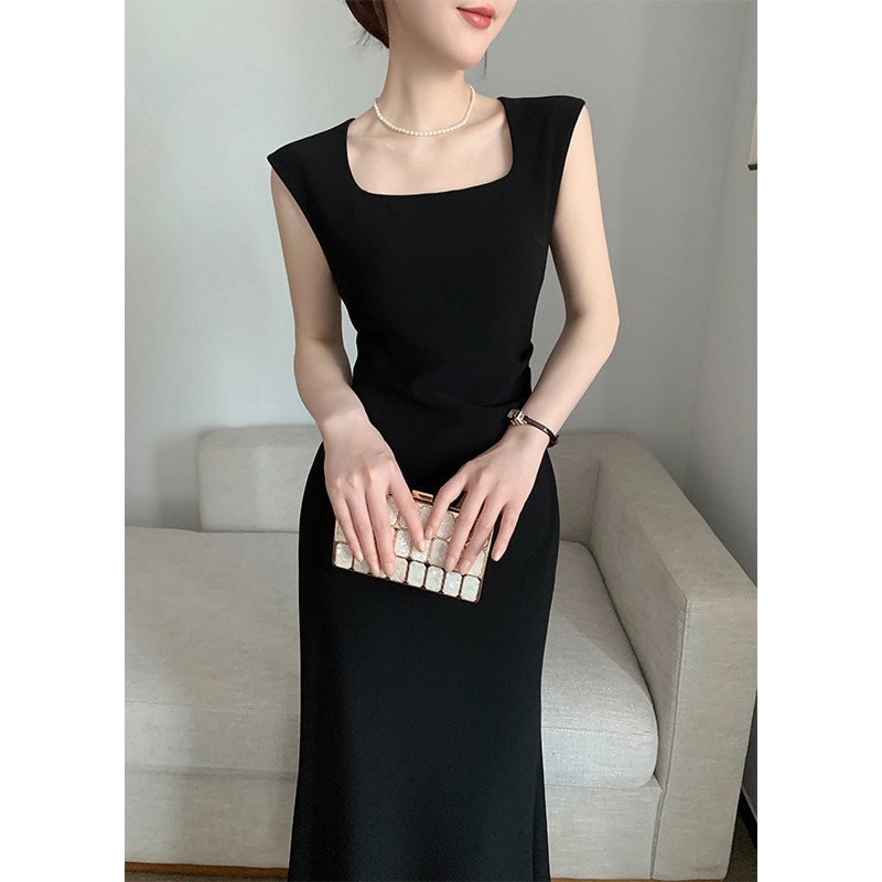 黑色赫本风方领无袖褶皱收腰连衣裙女2025夏季气质包臀长款|undefined
