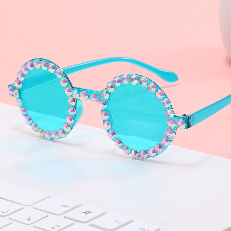 2023 European and American retro sunglasses integrated colorful sunglasses women's fashionable Diamond-embedded Rihanna same glasses wholesale 2023 European and American retro sunglasses integrated colorful sunglasses women's fashionable Diamond-embedded Rihanna same glasses wholesale