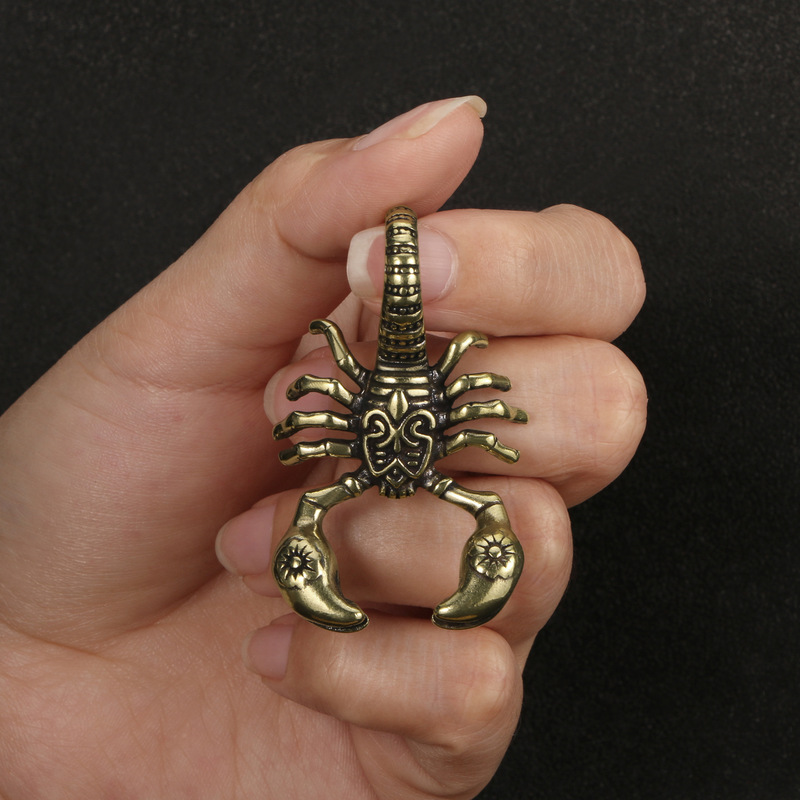 Handmade solid brass scorpion keychain brass pendant pendant retro creative personalized pendant mascot