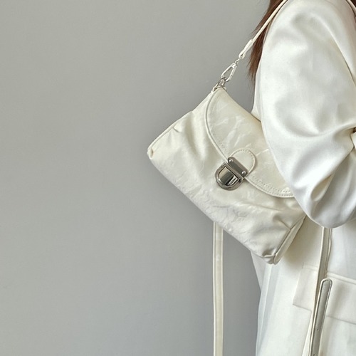 Internet celebrity model 2024 niche design new women's bag lock buckle soft leather versatile armpit single shoulder portable crossbody small bag