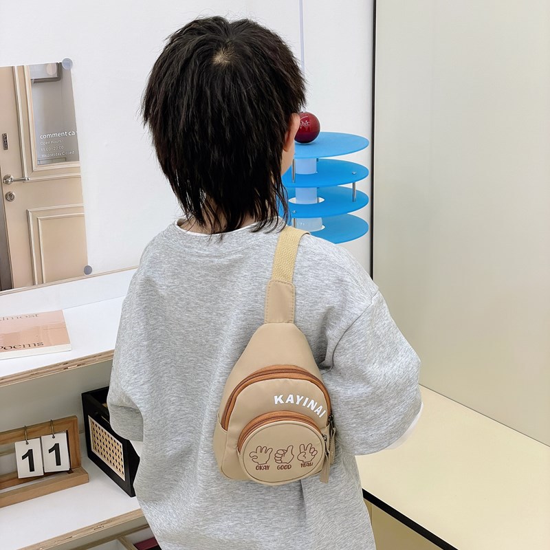 Bolso de pecho para niños y niñas de deportes de ocio, letras de estilo occidental, lindo monedero de bebé de palma pequeña 2025 nuevo bolso para niños